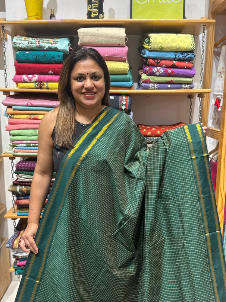 Image of Blended Cotton Checks Saree - Green