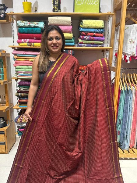Blended Cotton Checks Saree - Maroon