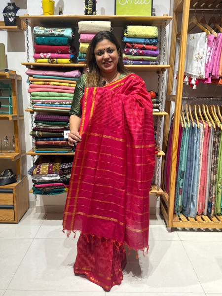 Blended Cotton Checks Saree - Red