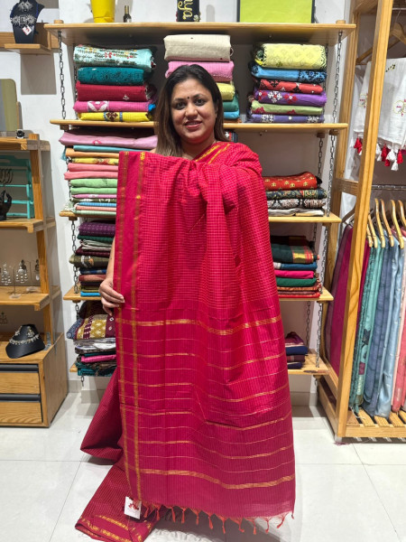 Blended Cotton Checks Saree - Red