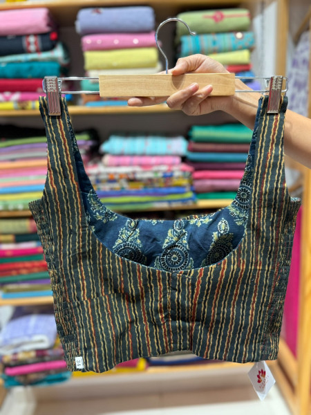 Size 34-REVERSIBLE  Padded Stretchable Blouse