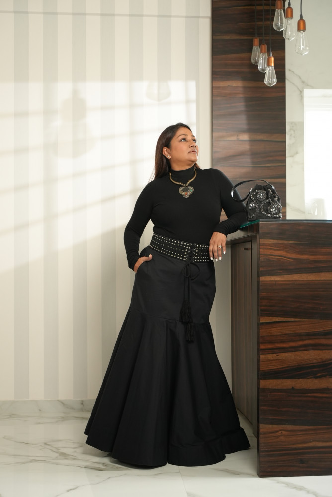 Draping a saree with D&#039;coat Bell | Dolly Jain saree draping styles