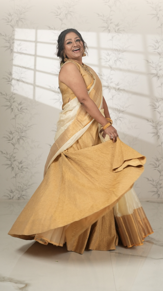 Step-by-Step Tutorial On Draping A Saree On Lehenga By Dolly Jain
