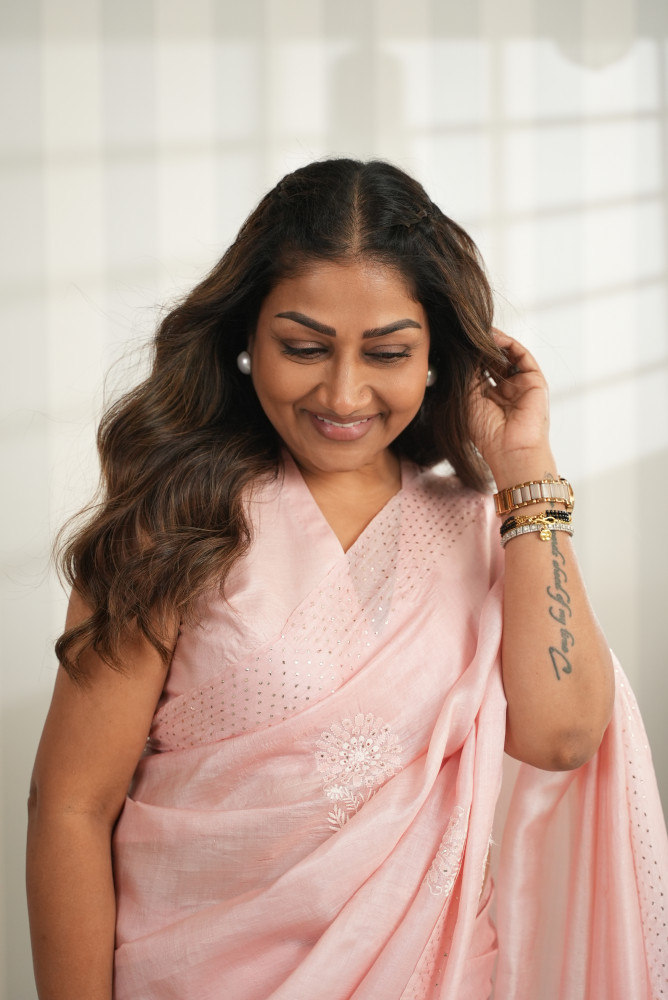 Dolly Jain Teaches You the BEST Way to Wear a Chikankari Saree