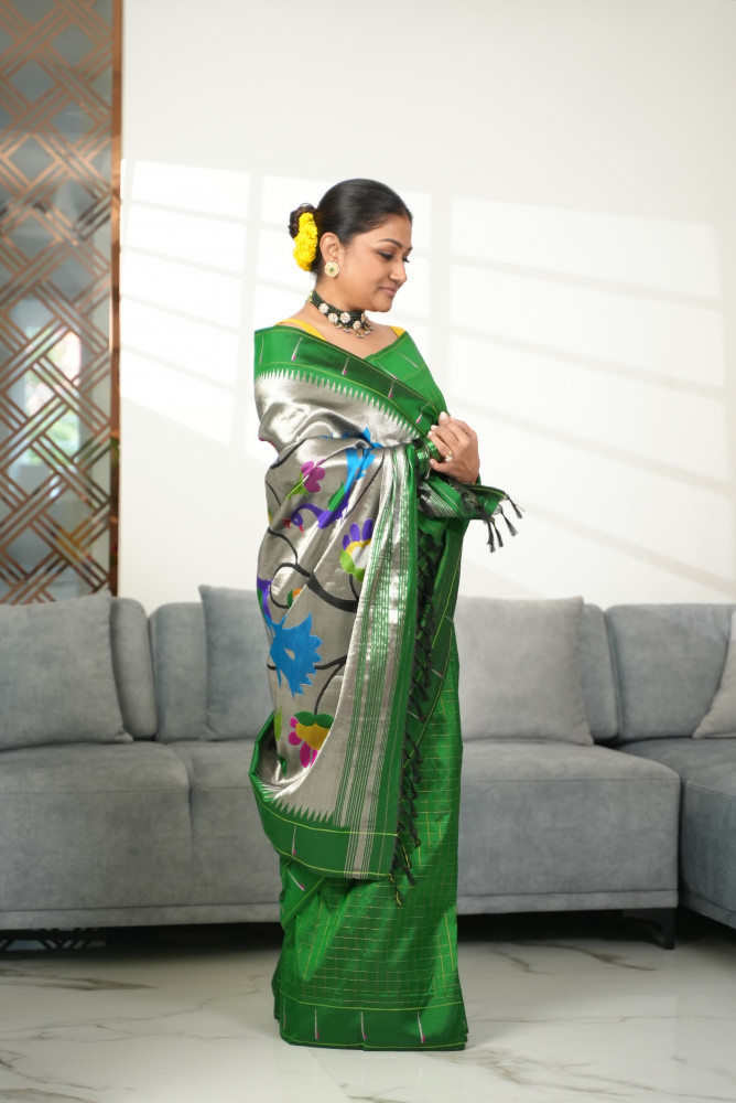 4 Simple Steps to Master Traditional Saree Draping with a Bindi!