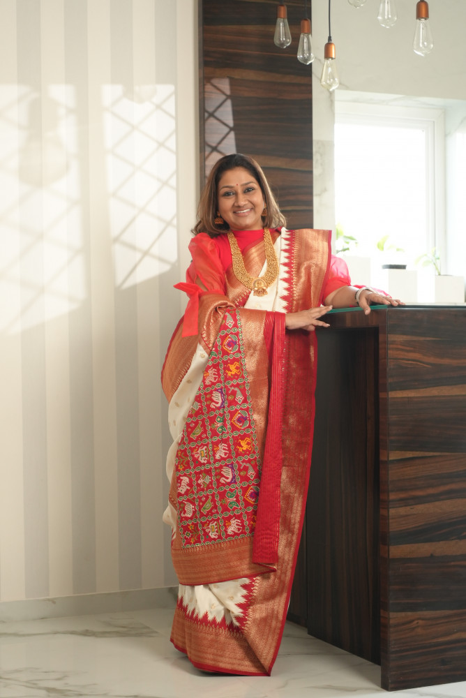 How to drape the traditional Bengali saree | Dolly Jain saree draping styles