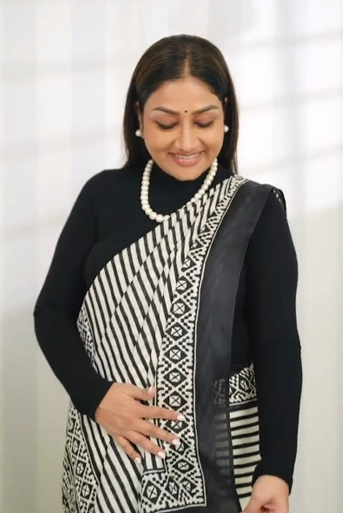 Dolly Jain: Unique Silk Saree Draping