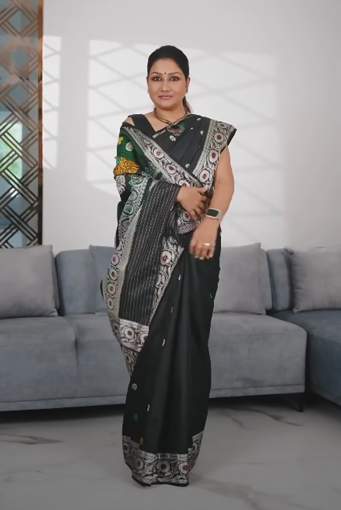 Dolly Jain: Side Pleats Without Pins Tutorial