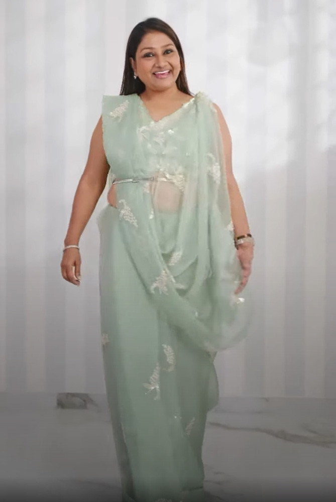 Dolly Jain: Unique Sequined Saree Draping