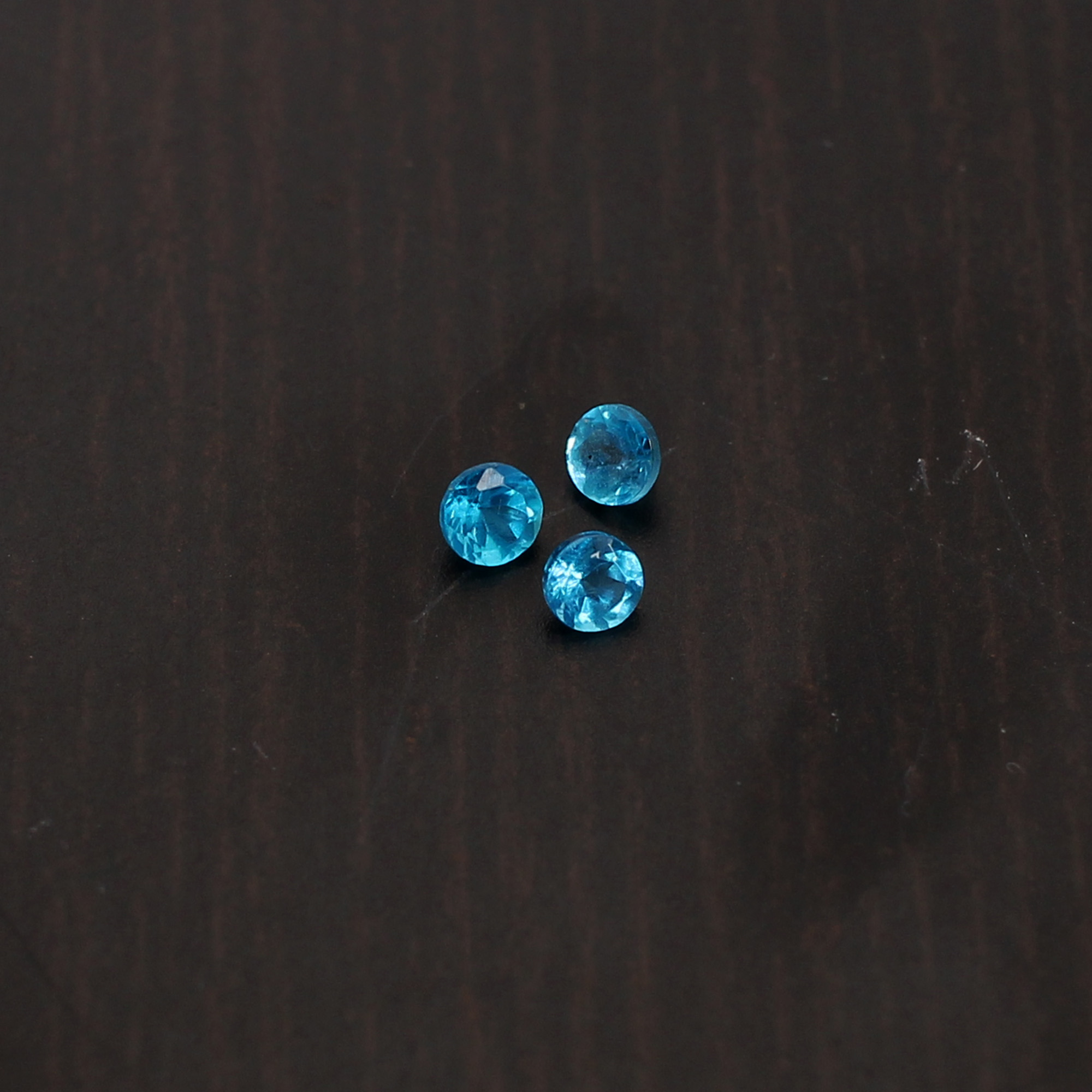 AAA Quality Natural Neon Apatite 180mm Round Cut 175Cts
