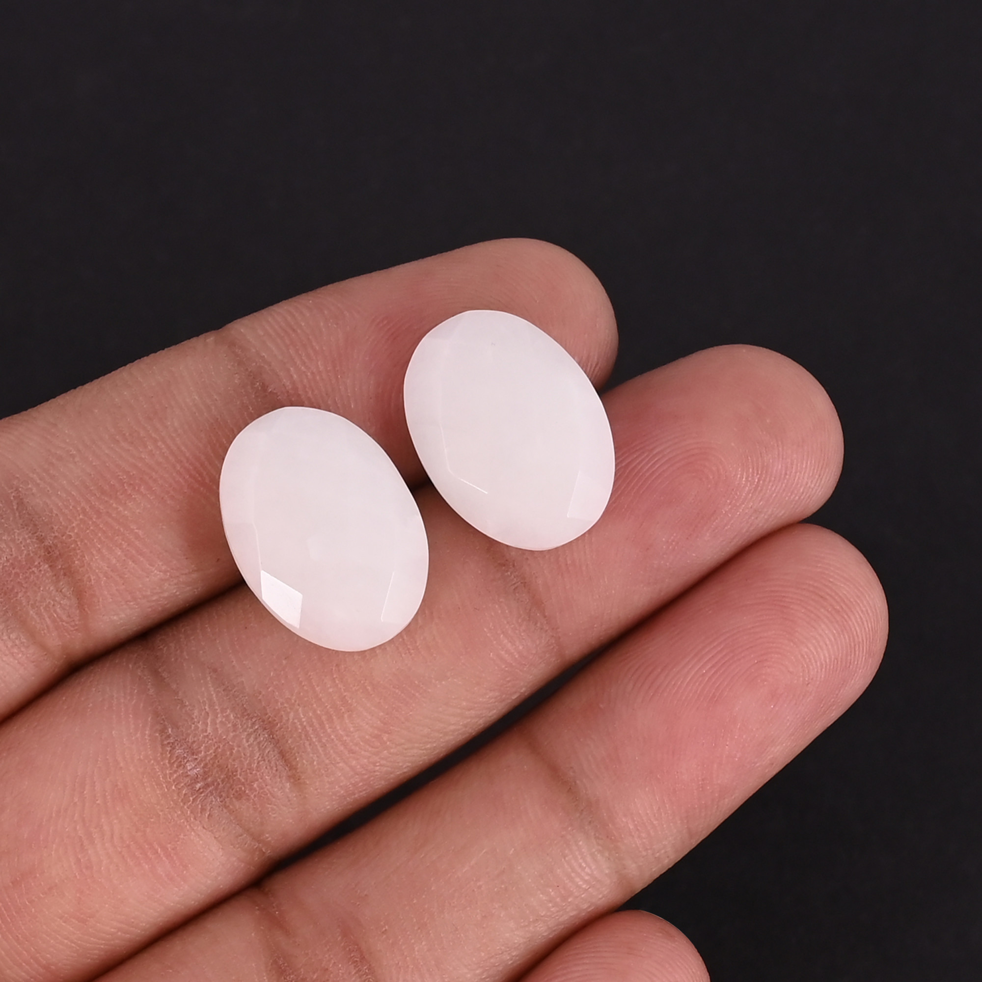 High Quality Customizable 13x18MM Natural White Agate Stone Oval Cut gemstones Wholesale Manufacturer