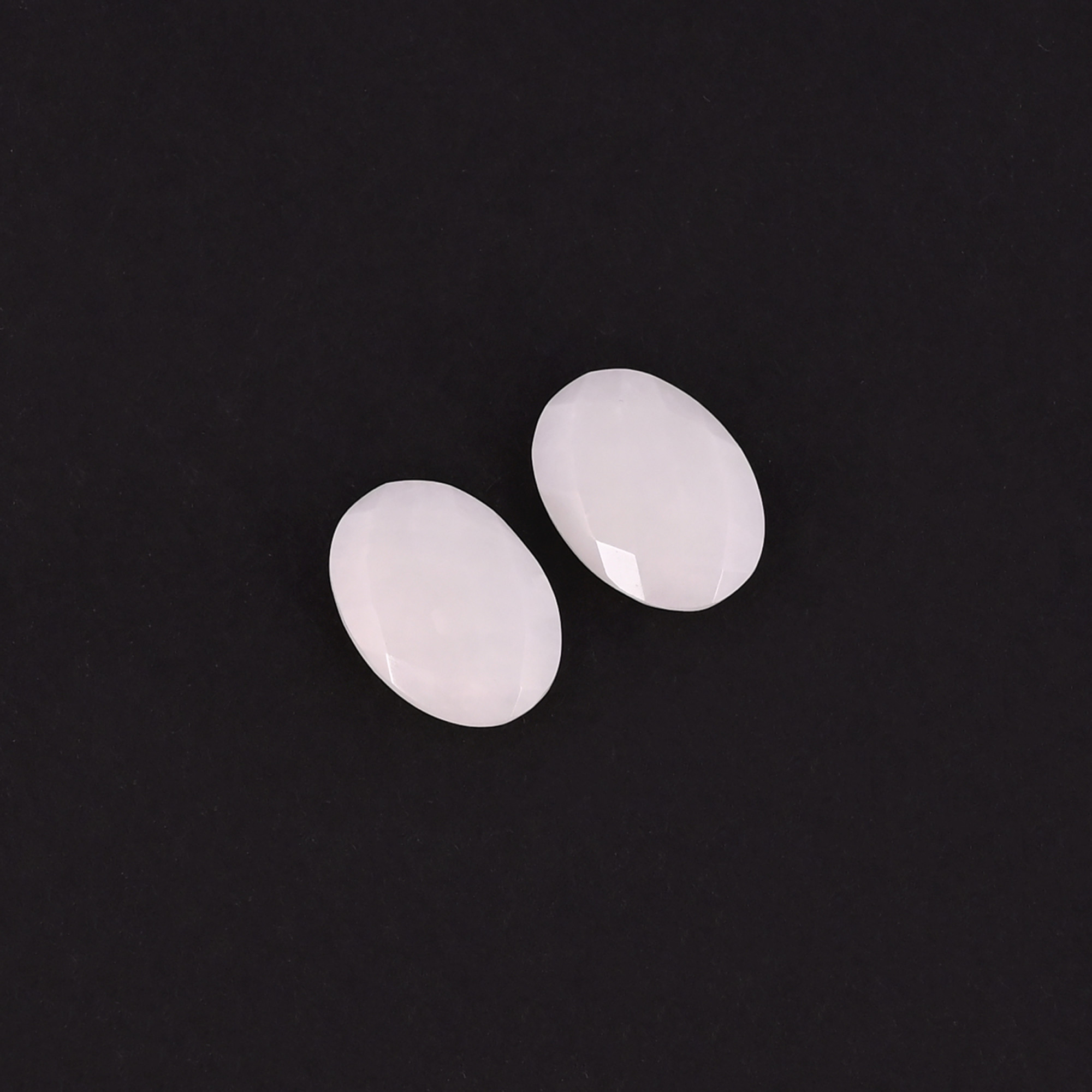 High Quality Customizable 13x18MM Natural White Agate Stone Oval Cut gemstones Wholesale Manufacturer
