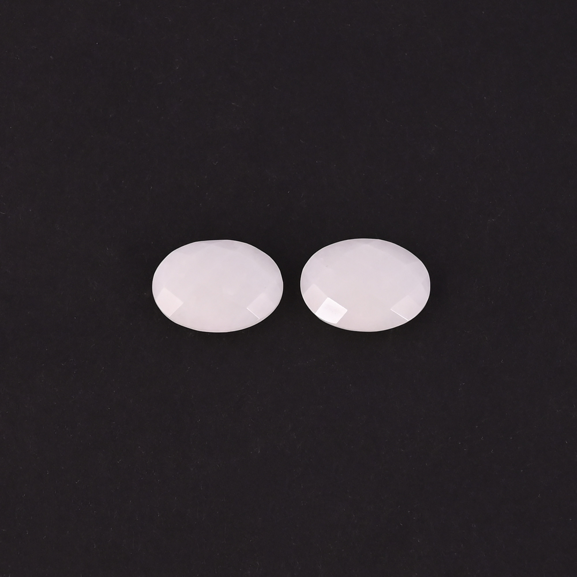 High Quality Customizable 13x18MM Natural White Agate Stone Oval Cut gemstones Wholesale Manufacturer