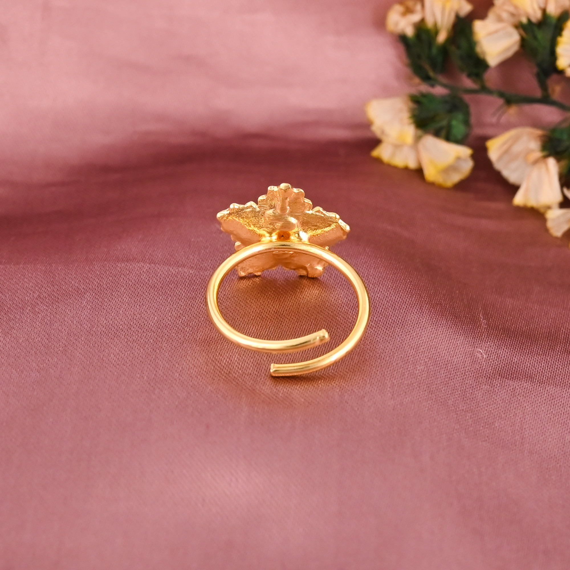 Gold Plated Brass Flower Adjustable Ring for Women Trendy Wedding Engagement Gift Fashion Jewelry Wholesale Lot 25 Pieces