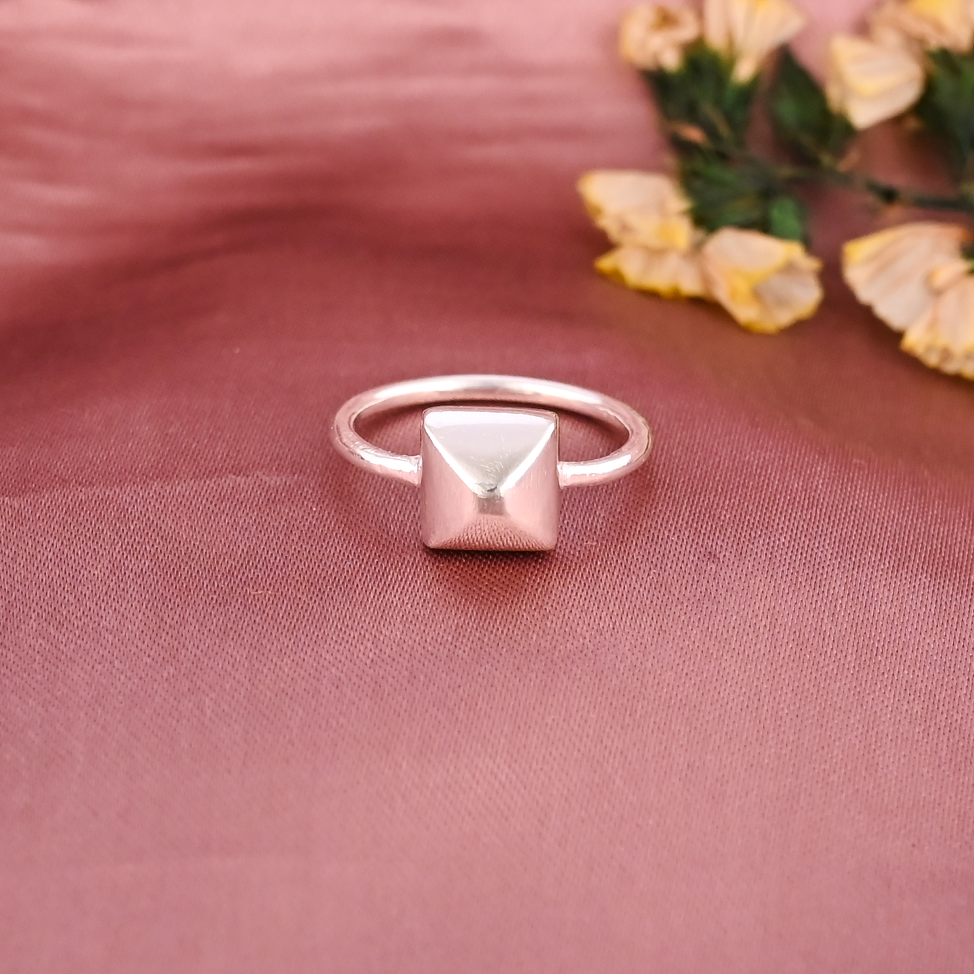 Minimalist Pyramid Design 925 Sterling Silver Fashion Ring for Women