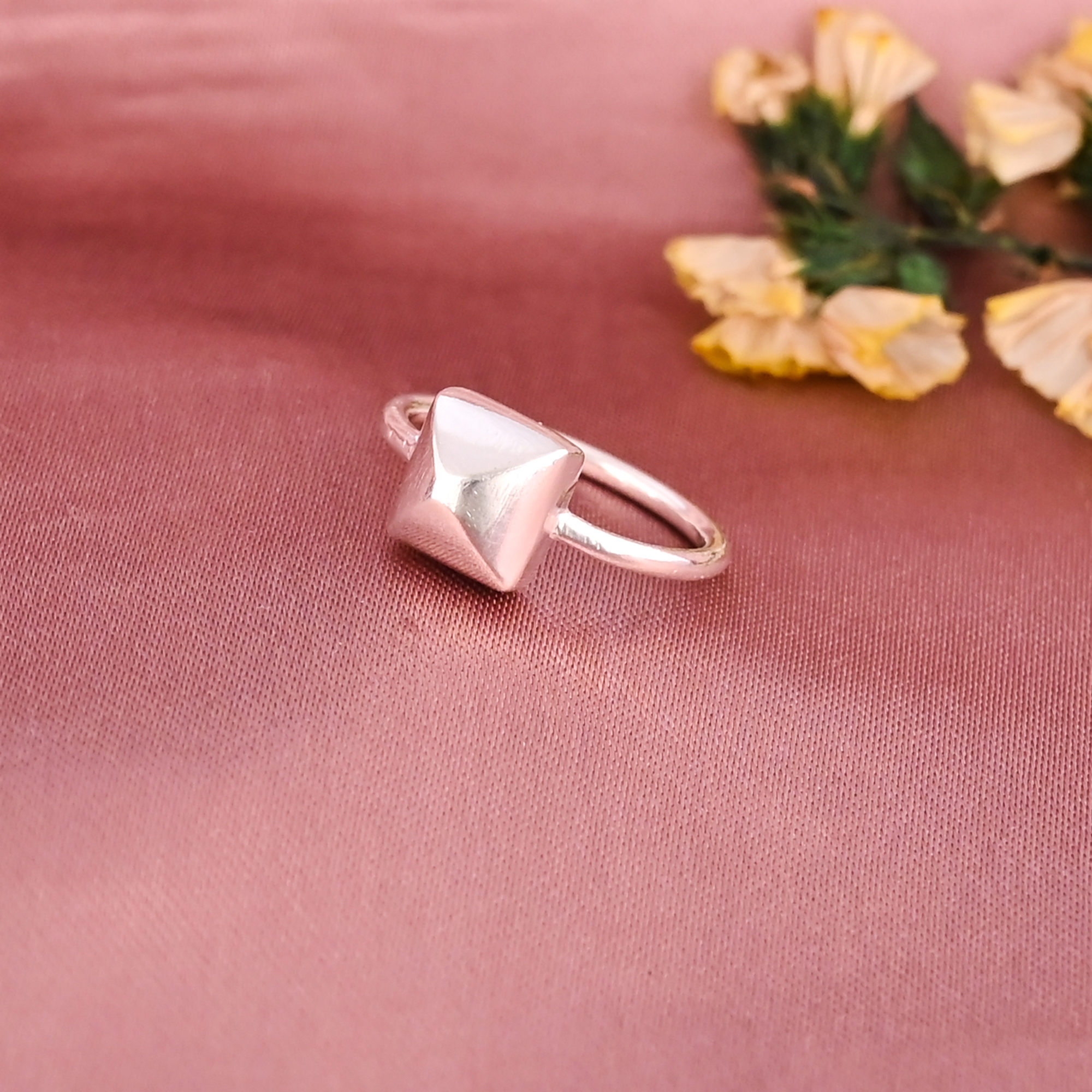 Minimalist Pyramid Design 925 Sterling Silver Fashion Ring for Women