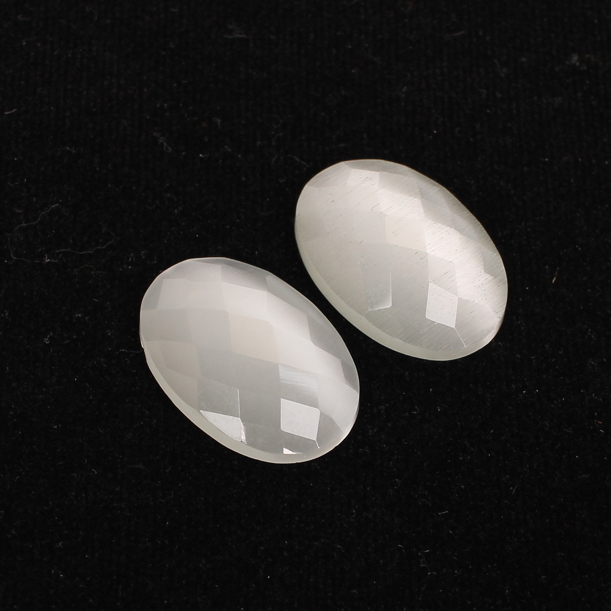 2Pcs White Cats Eye 17x25mm Oval Checker Cut 4000cts