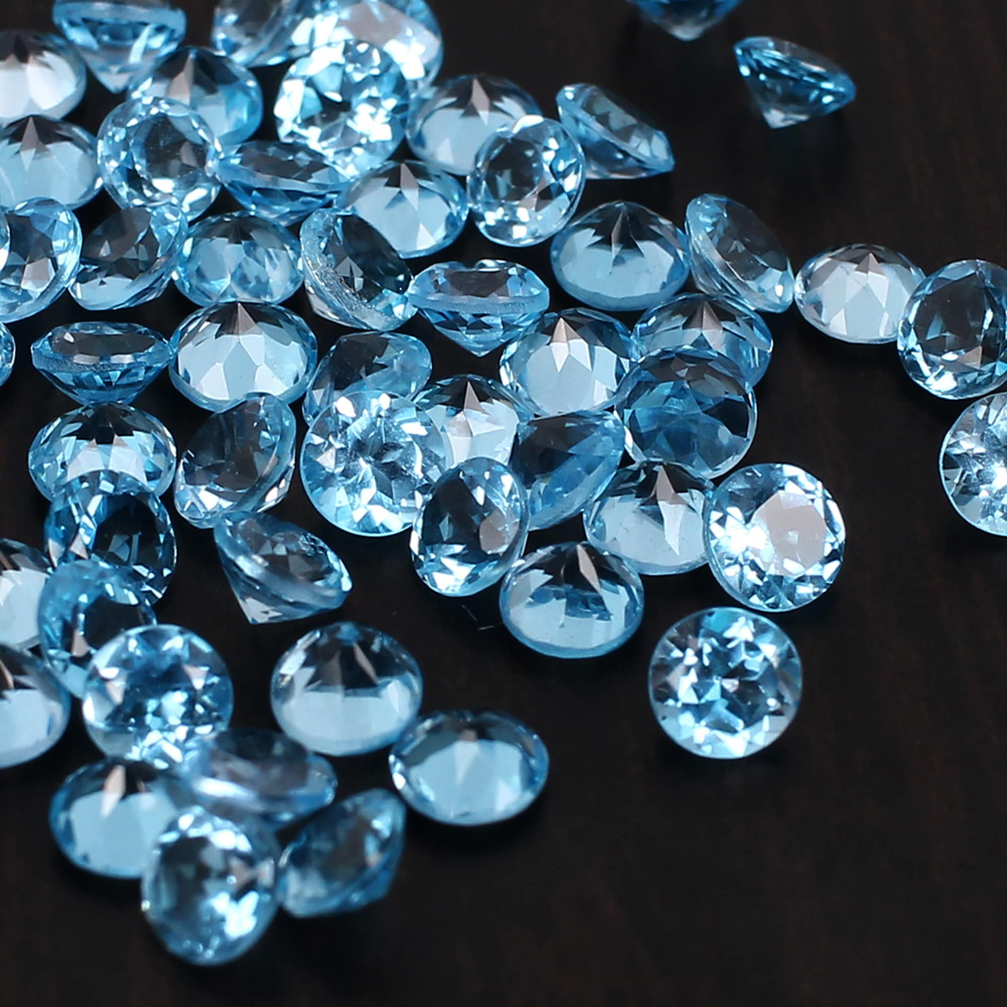 Natural Swiss Blue Topaz 4mm Round Faceted Cut 030 Cts