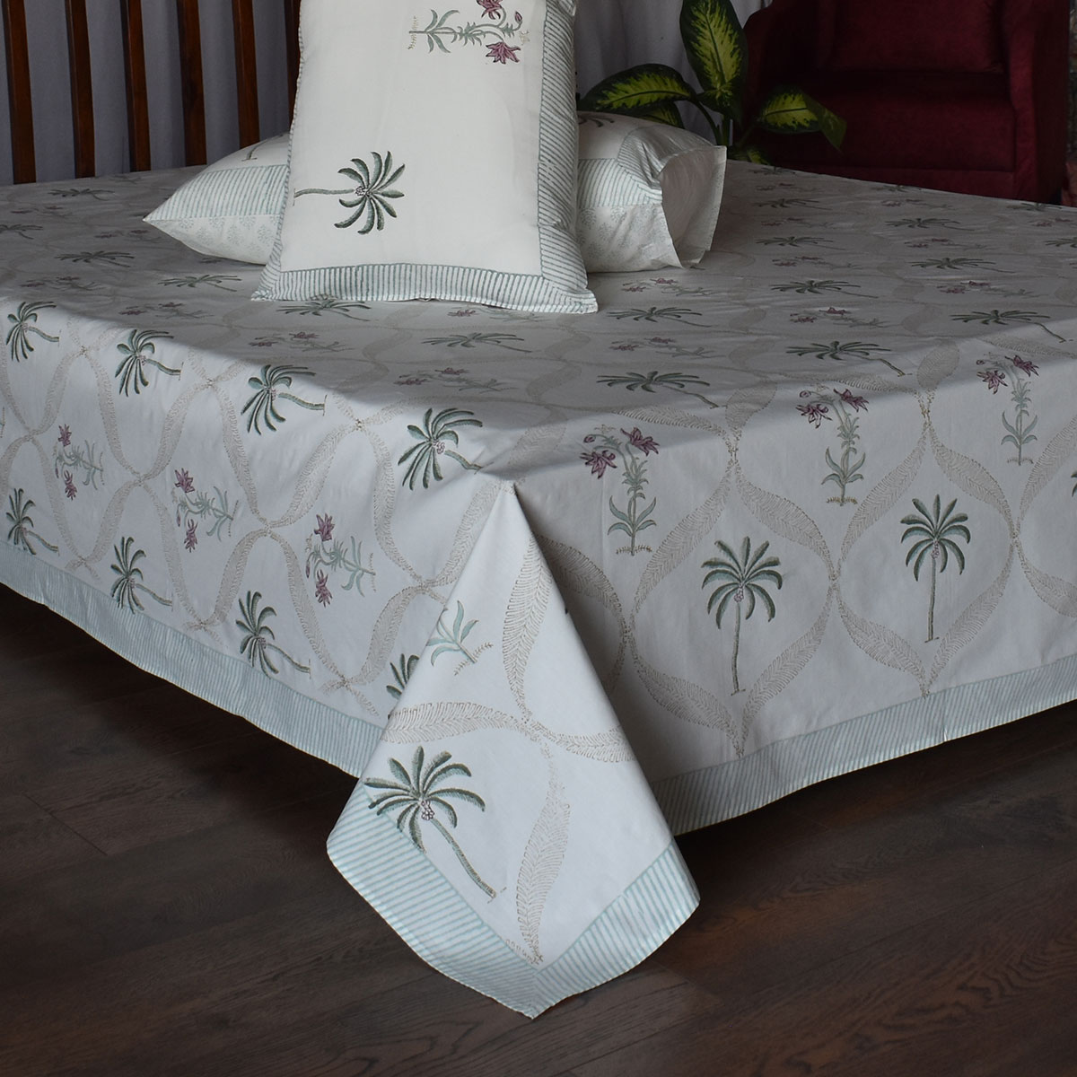 Queen Size Percale Fine Cotton Bedspread with 2 Pillow Cases 100869