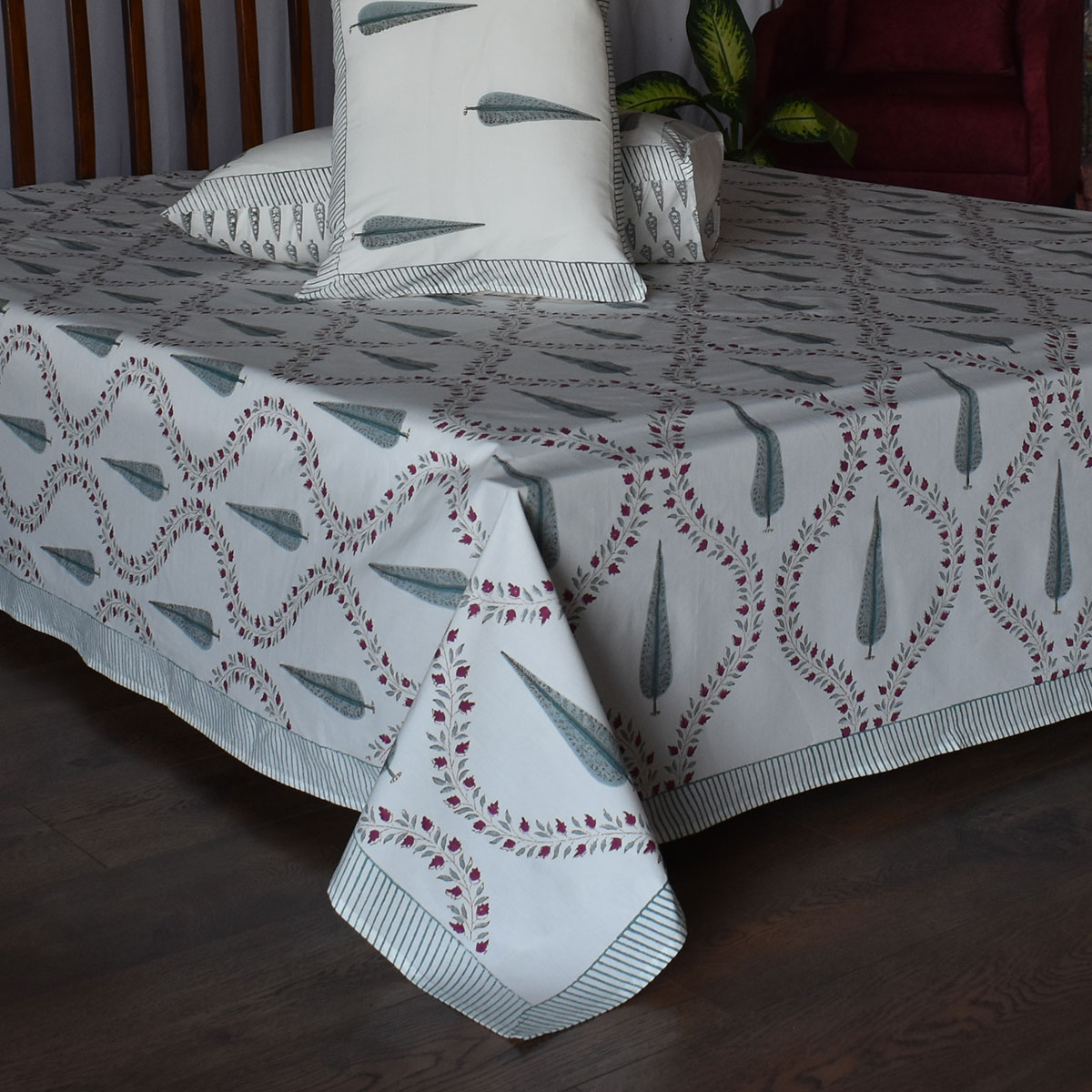 Queen Size Percale Fine Cotton Bedspread with 2 Pillow Cases  100873