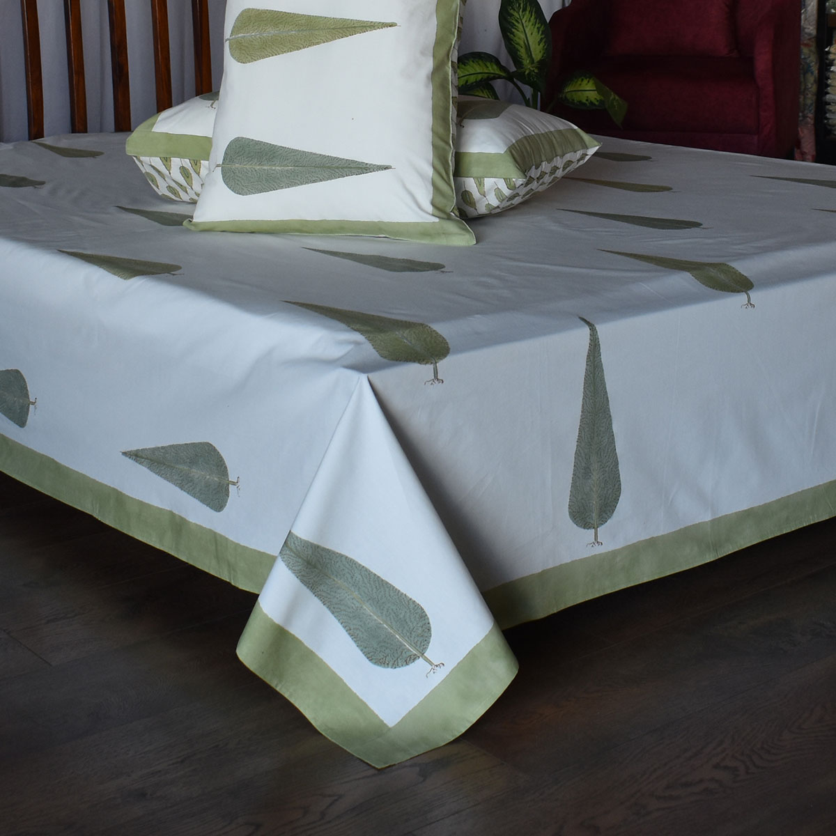 Hand Block Printed Cotton Percale Queen Size Bedspread  700236