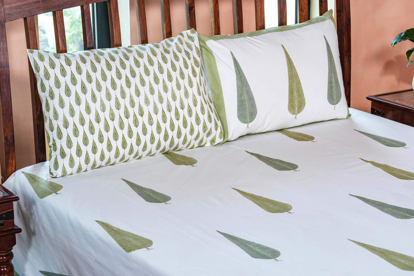 Hand Block Printed Cotton Percale Queen Size Bedspread 700236