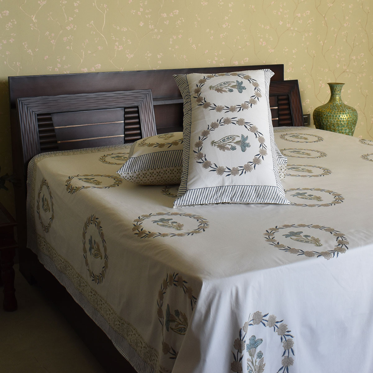 King Size Block Printed Percale Fine Cotton Bedspread with 2 Pillow Cases 200814