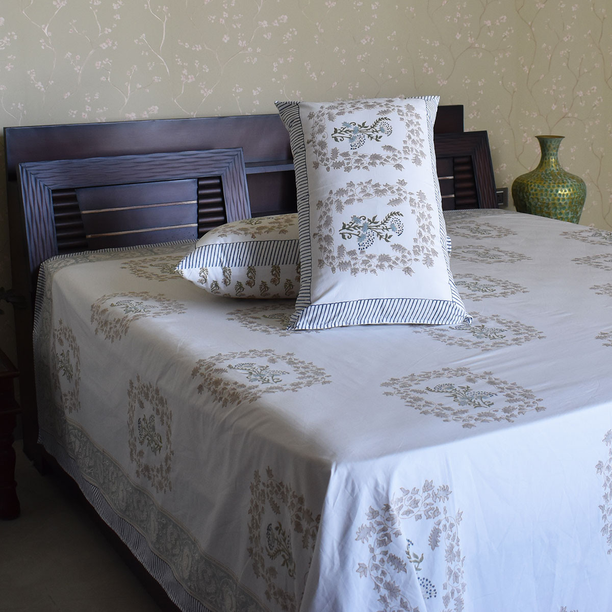 King Size Block Printed Percale Fine Cotton Bedspread with 2 Pillow Cases 200833