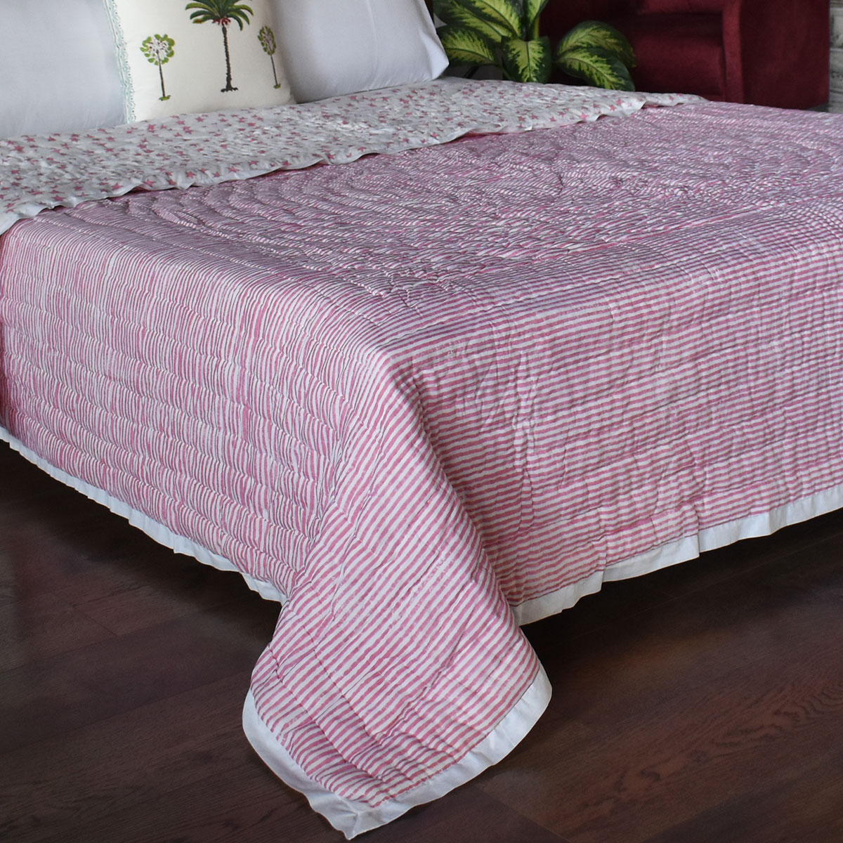 Hand Block Printed Cotton Queen Size Quilt Star Pink 202511