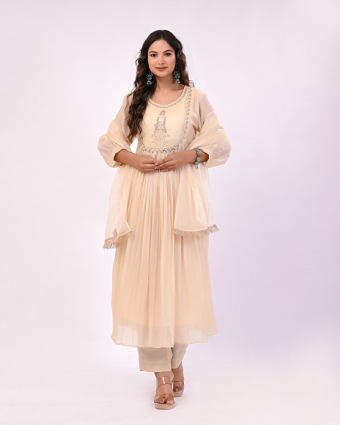 OFFWHITE MULCHANDERI HANDWORK SUIT SET