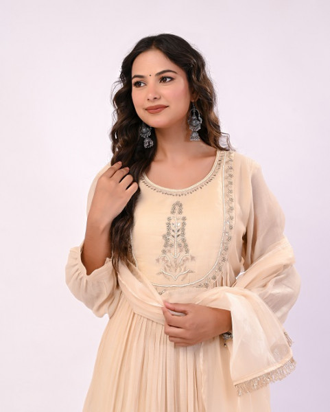 OFFWHITE MULCHANDERI HANDWORK SUIT SET