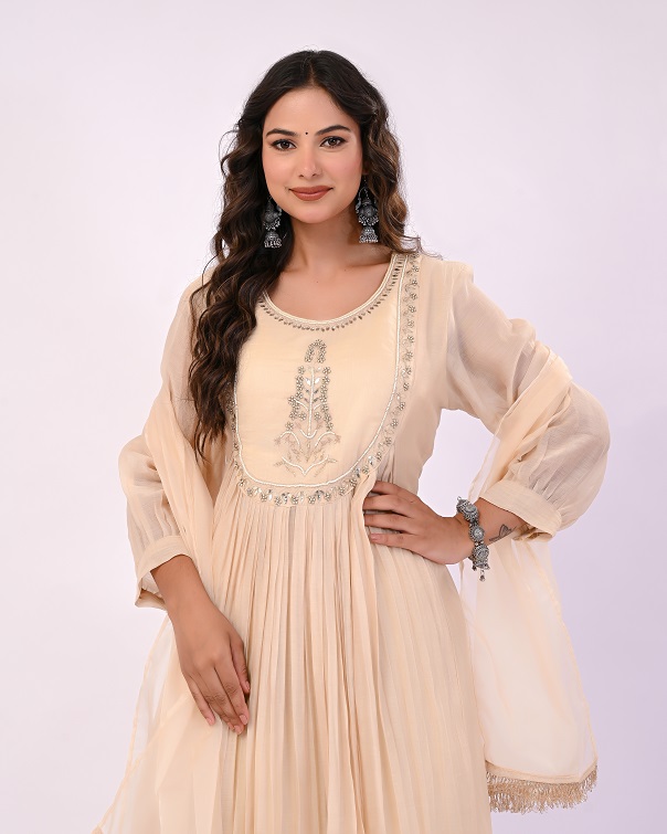 OFFWHITE MULCHANDERI HANDWORK SUIT SET