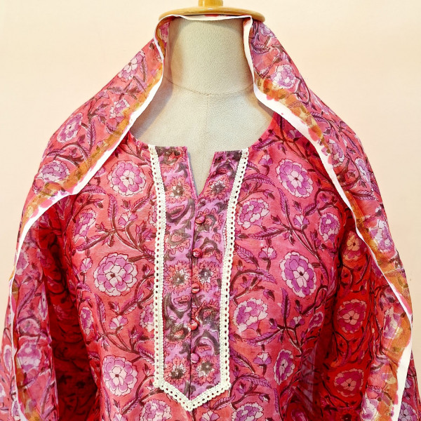 PEACH PRINTED CHANDERI SUIT PANT AND DUPATTA SET
