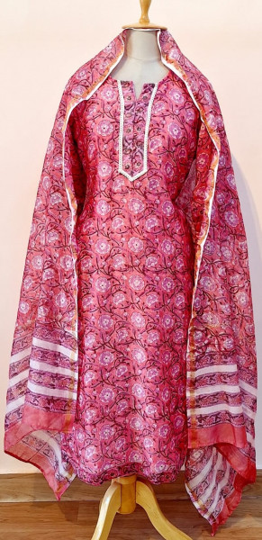 PEACH PRINTED CHANDERI SUIT PANT AND DUPATTA SET