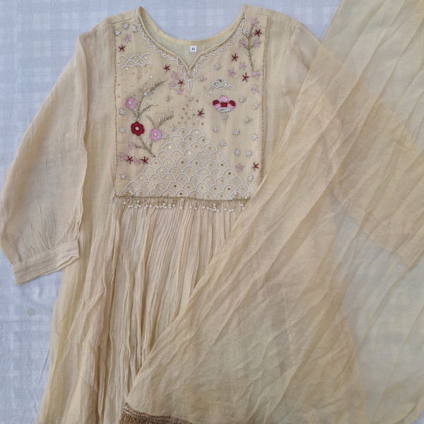 OFF WHITE MUL CHANDERI HANDWORK SUIT PANT AND DUPATTA SET