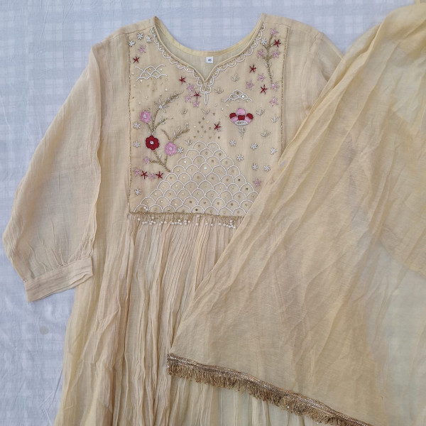 OFF WHITE MUL CHANDERI HANDWORK SUIT PANT AND DUPATTA SET