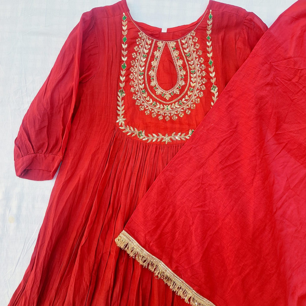 Image of RED MUL CHANDERI HANDWORK SUIT PANT AND DUPATTA SET