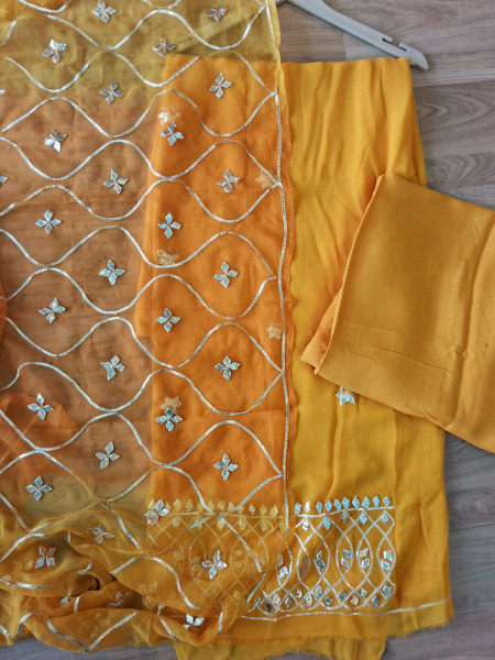 YELLOWKESARI SHADED SHIFFON KACCHAGOTA HANDWORK SUIT SET