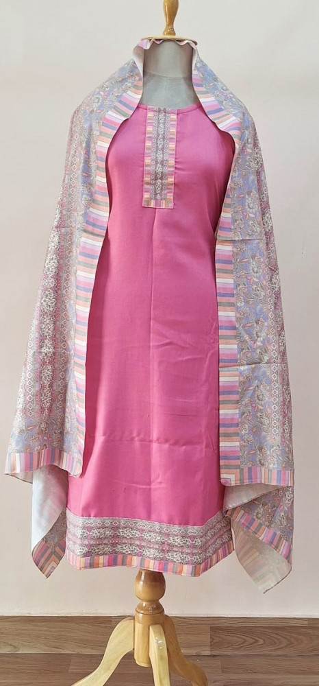 Image of PINK PRINTED WOOLLEN SUIT SET
