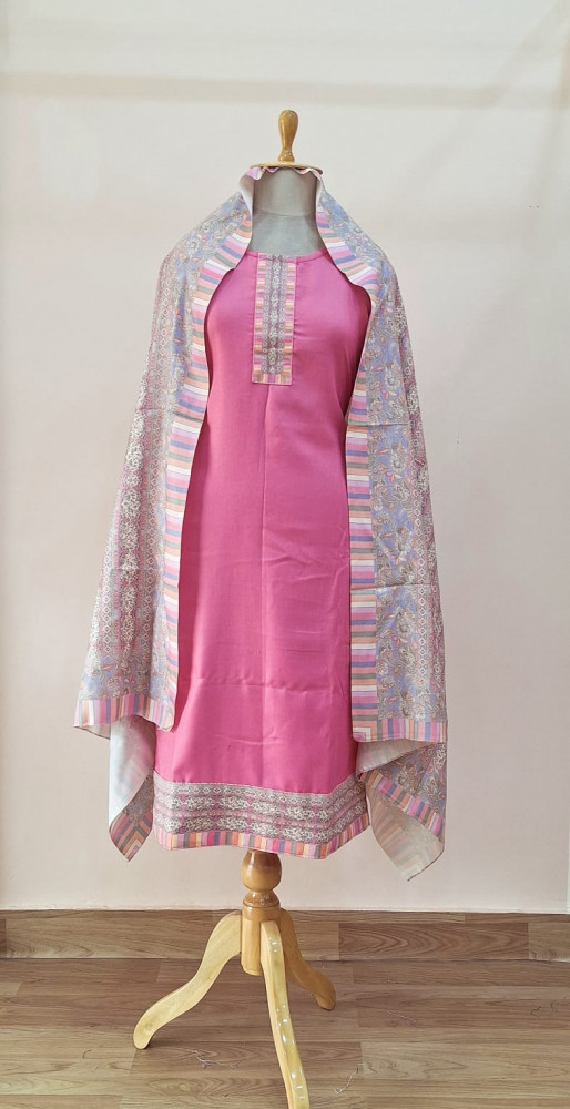 Image of PINK PRINTED WOOLLEN SUIT SET