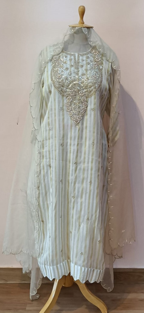 Image of OFF WHITE HANDWORK KURTI FARSI PANTS WITH DUPATTA SET