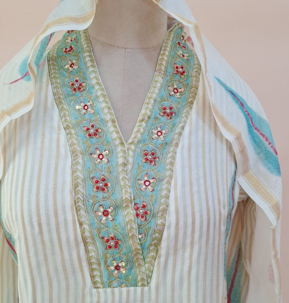 OFF WHITE PRINTED CHANDERI HANDWORK SUIT PANT AND DUPATTA SET