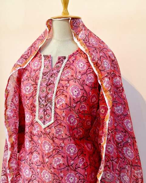 PEACH PRINTED CHANDERI SUIT PANT AND DUPATTA SET