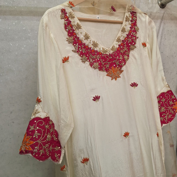 OFF WHITE HANDWORK SUIT PANT AND DUPATTA SET