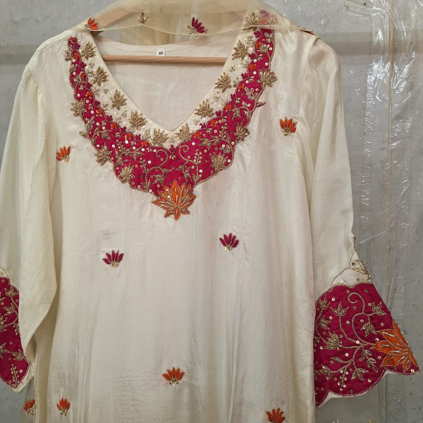OFF WHITE HANDWORK SUIT PANT AND DUPATTA SET