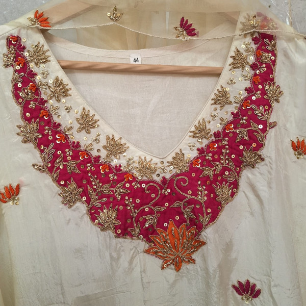 OFF WHITE HANDWORK SUIT PANT AND DUPATTA SET
