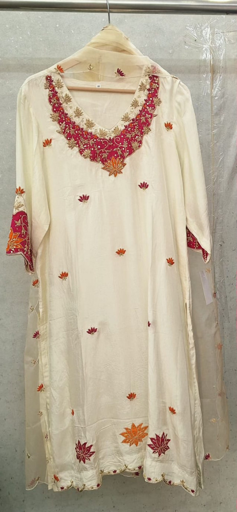 Image of OFF WHITE HANDWORK SUIT PANT AND DUPATTA SET