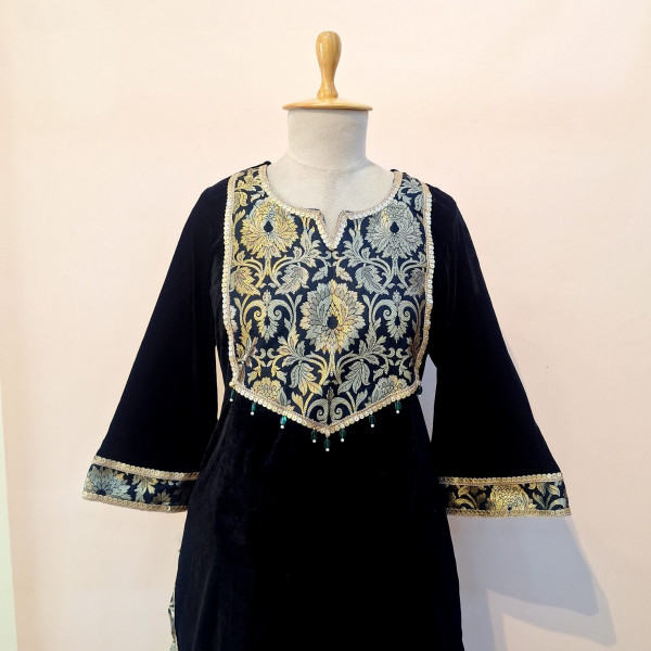 BLACK VELVET WITH BANARASI TOUCH KAFTAN STYLE SET