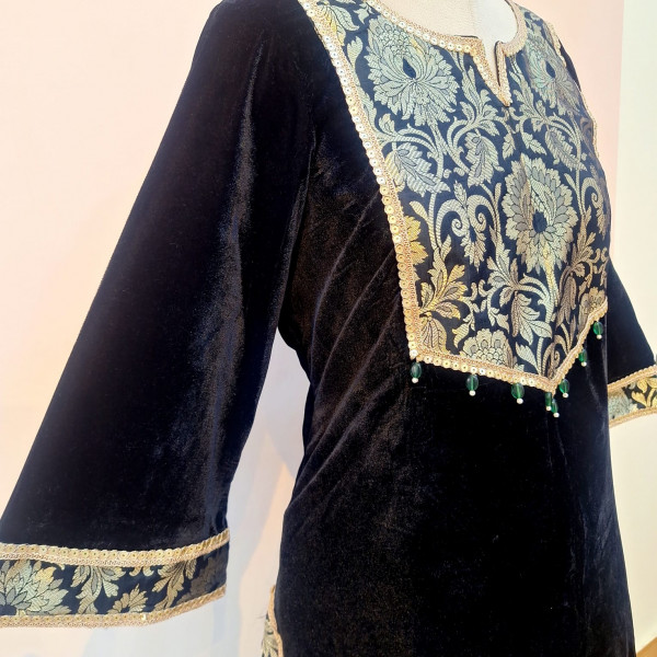 BLACK VELVET WITH BANARASI TOUCH KAFTAN STYLE SET