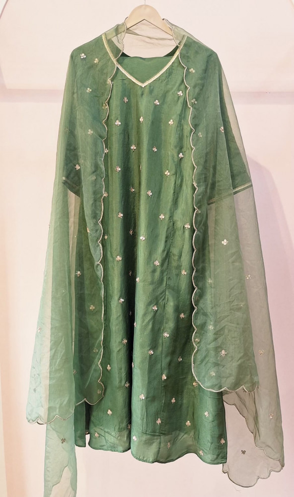 Image of GREEN HANDWORK SUIT PANT AND DUPATTA SET